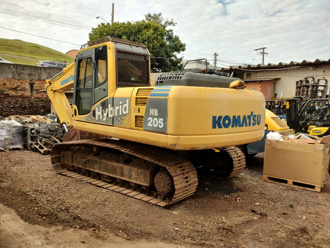 ESCAVADEIRA HIDRÁULICA, MARCA KOMATSU, MODELO HB205, ANO 2012