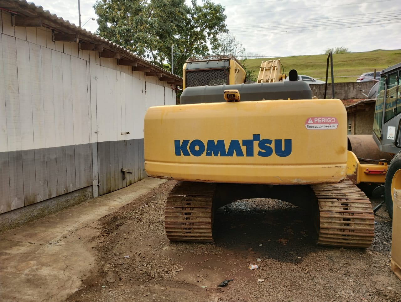 ESCAVADEIRA HIDRÁULICA, MARCA KOMATSU, MODELO HB205, ANO 2012