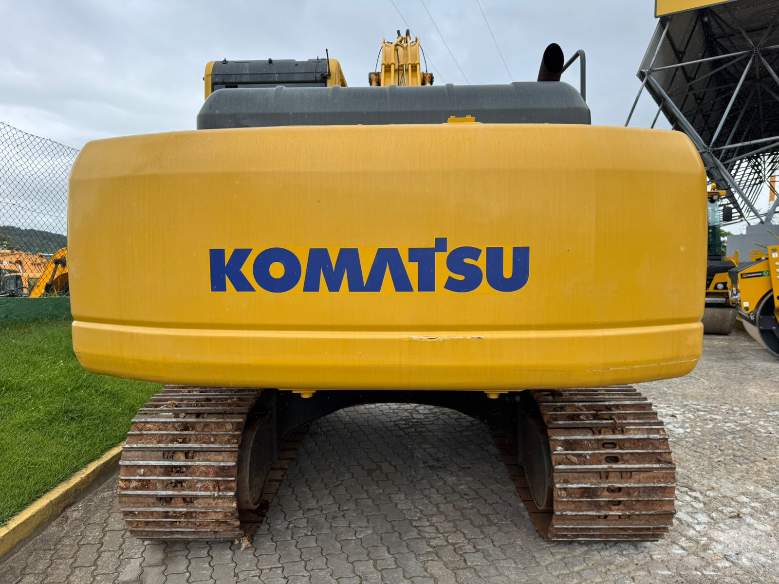 ESCAVADEIRA HIDRAULICA MARCA KOMATSU MODELO PC200