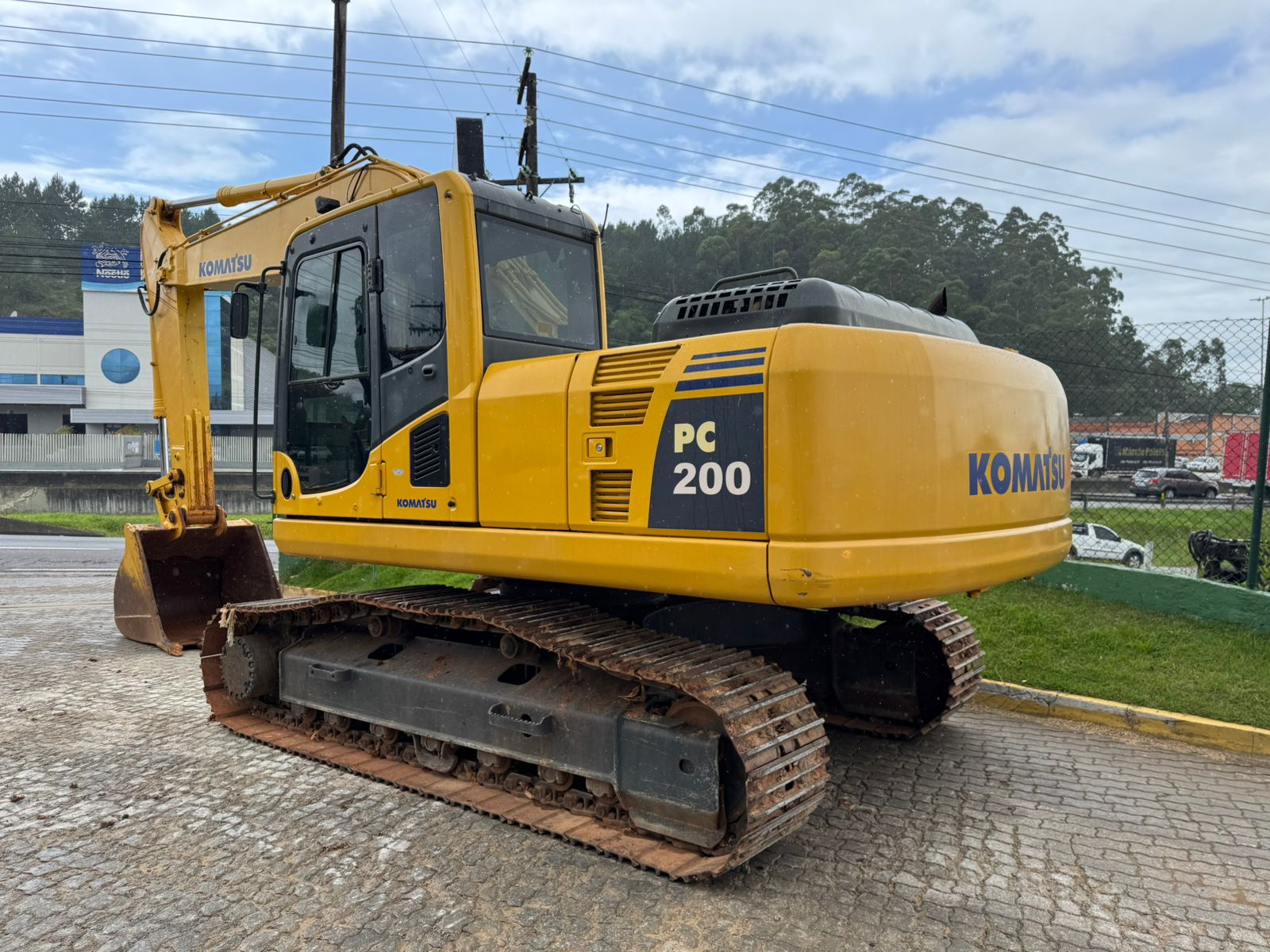 ESCAVADEIRA HIDRAULICA MARCA KOMATSU MODELO PC200