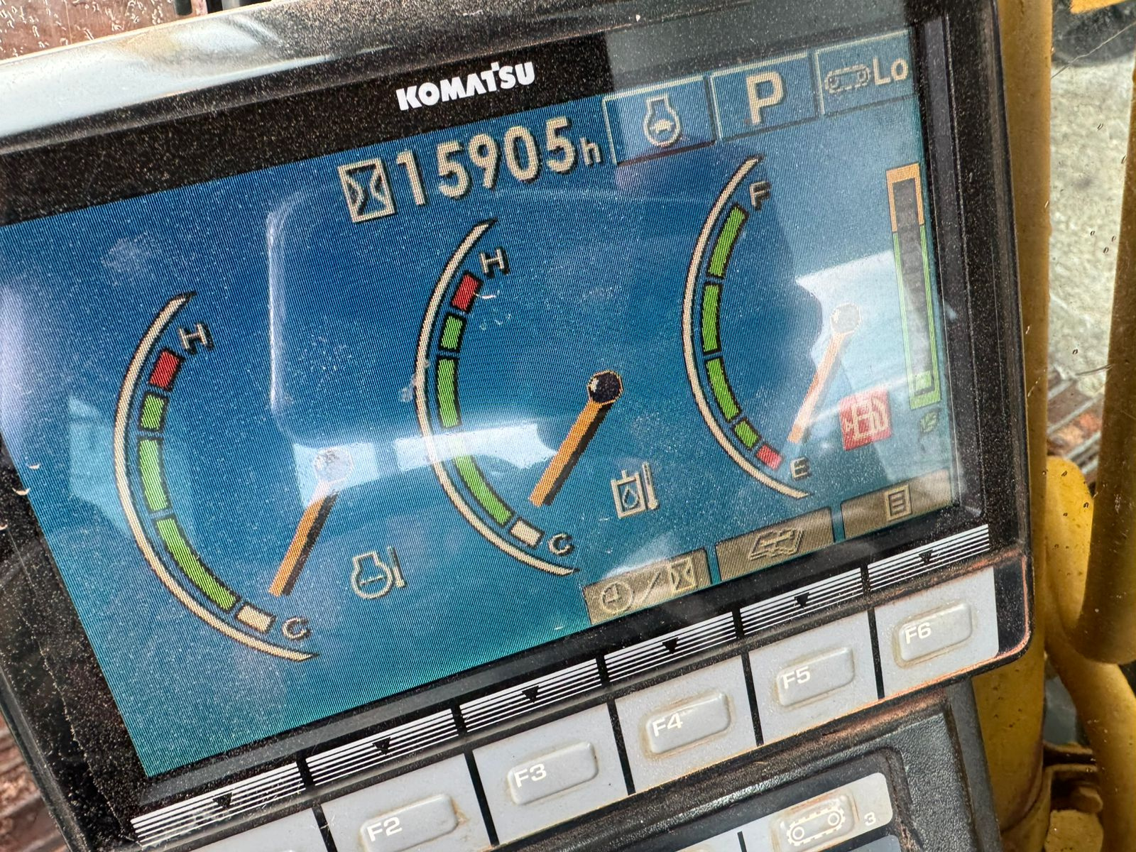 ESCAVADEIRA HIDRAULICA MARCA KOMATSU MODELO PC200