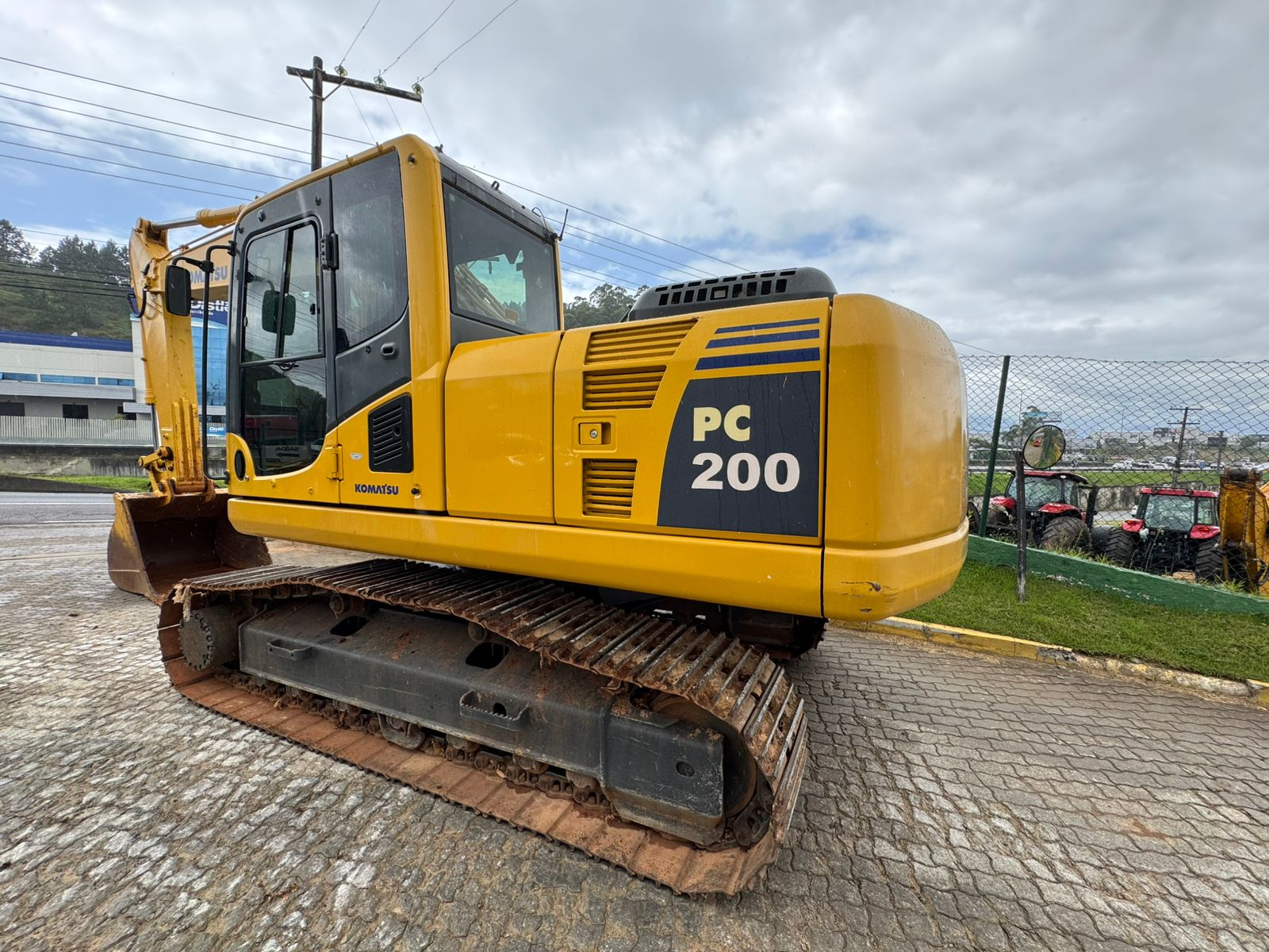 ESCAVADEIRA HIDRAULICA MARCA KOMATSU MODELO PC200
