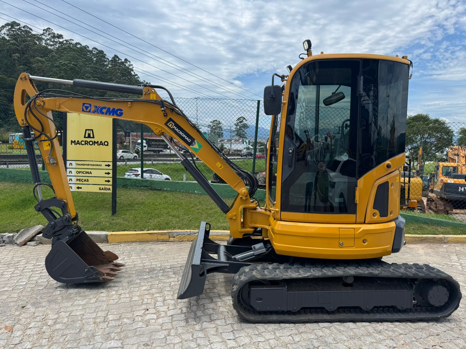 MINI ESCAVADEIRA HIDRAULICA XCMG MODELO XE35U