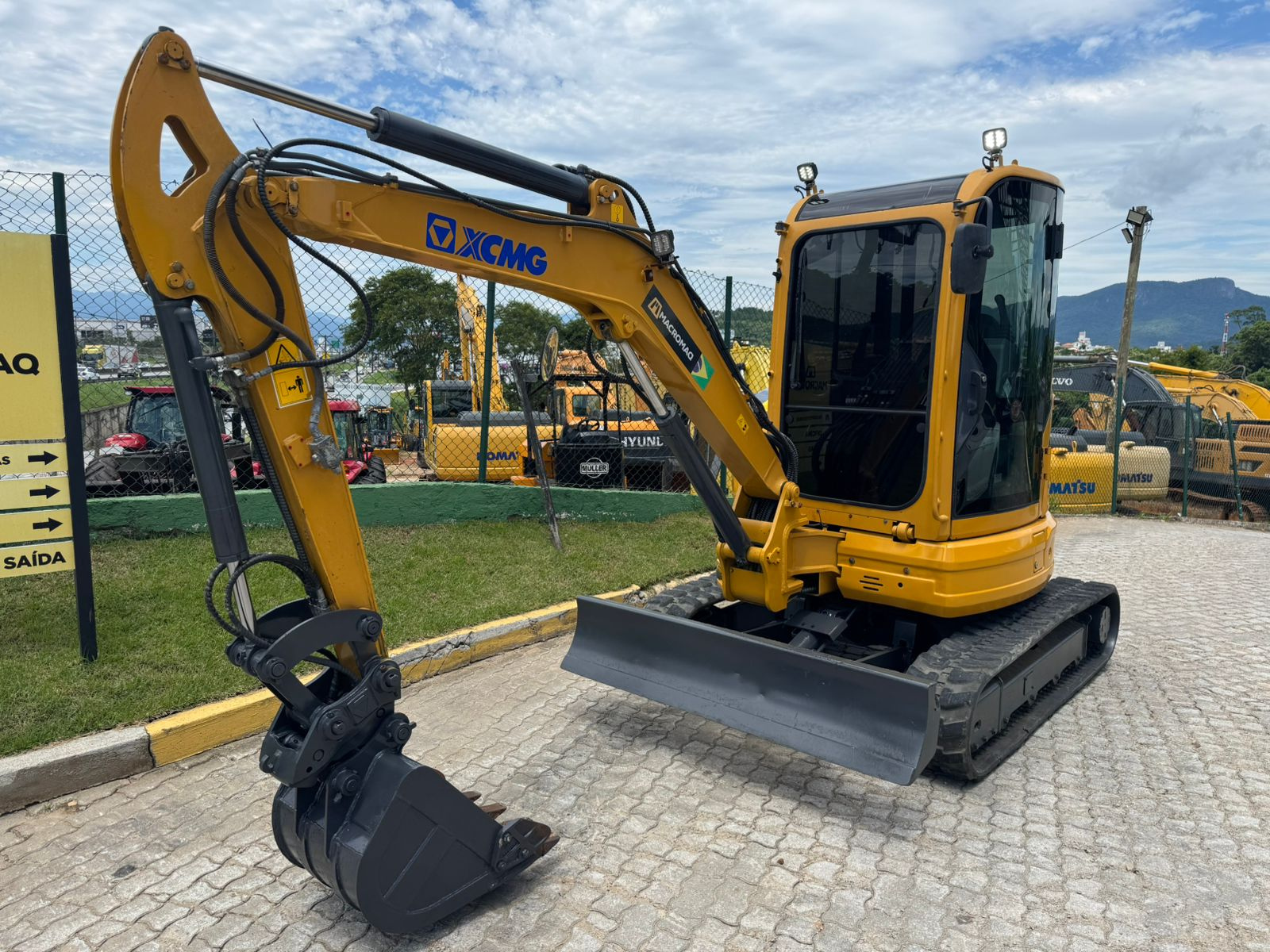 MINI ESCAVADEIRA HIDRAULICA XCMG MODELO XE35U