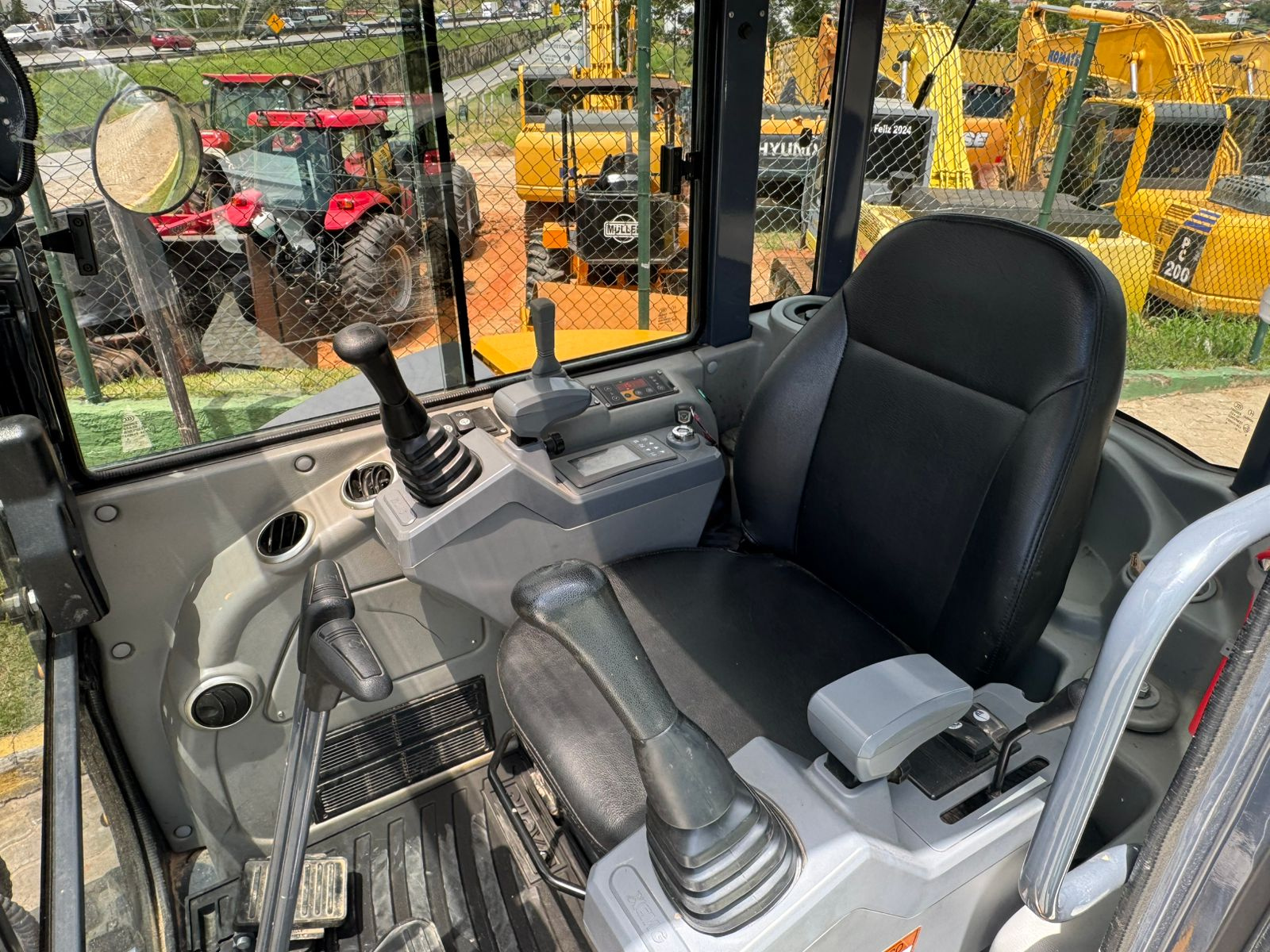 MINI ESCAVADEIRA HIDRAULICA XCMG MODELO XE35U