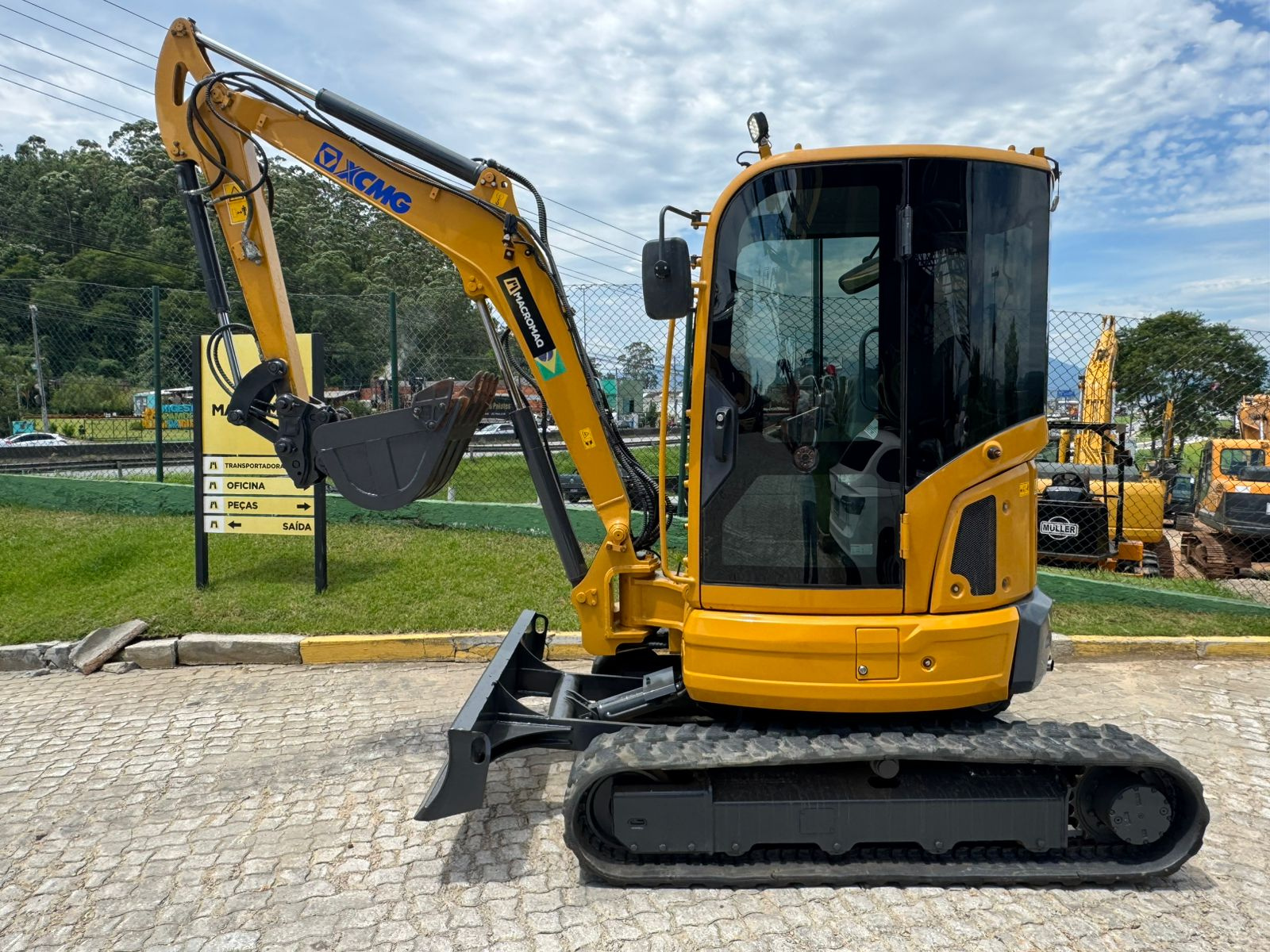 MINI ESCAVADEIRA HIDRAULICA XCMG MODELO XE35U