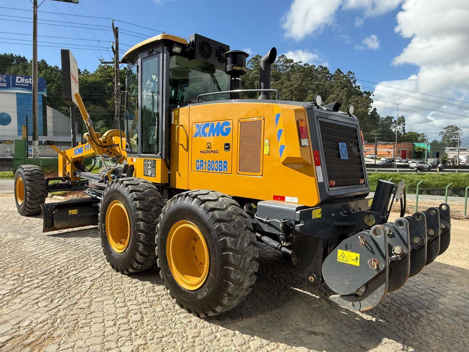 MOTONIVELADORA XCMG MODELO GR1803BR 