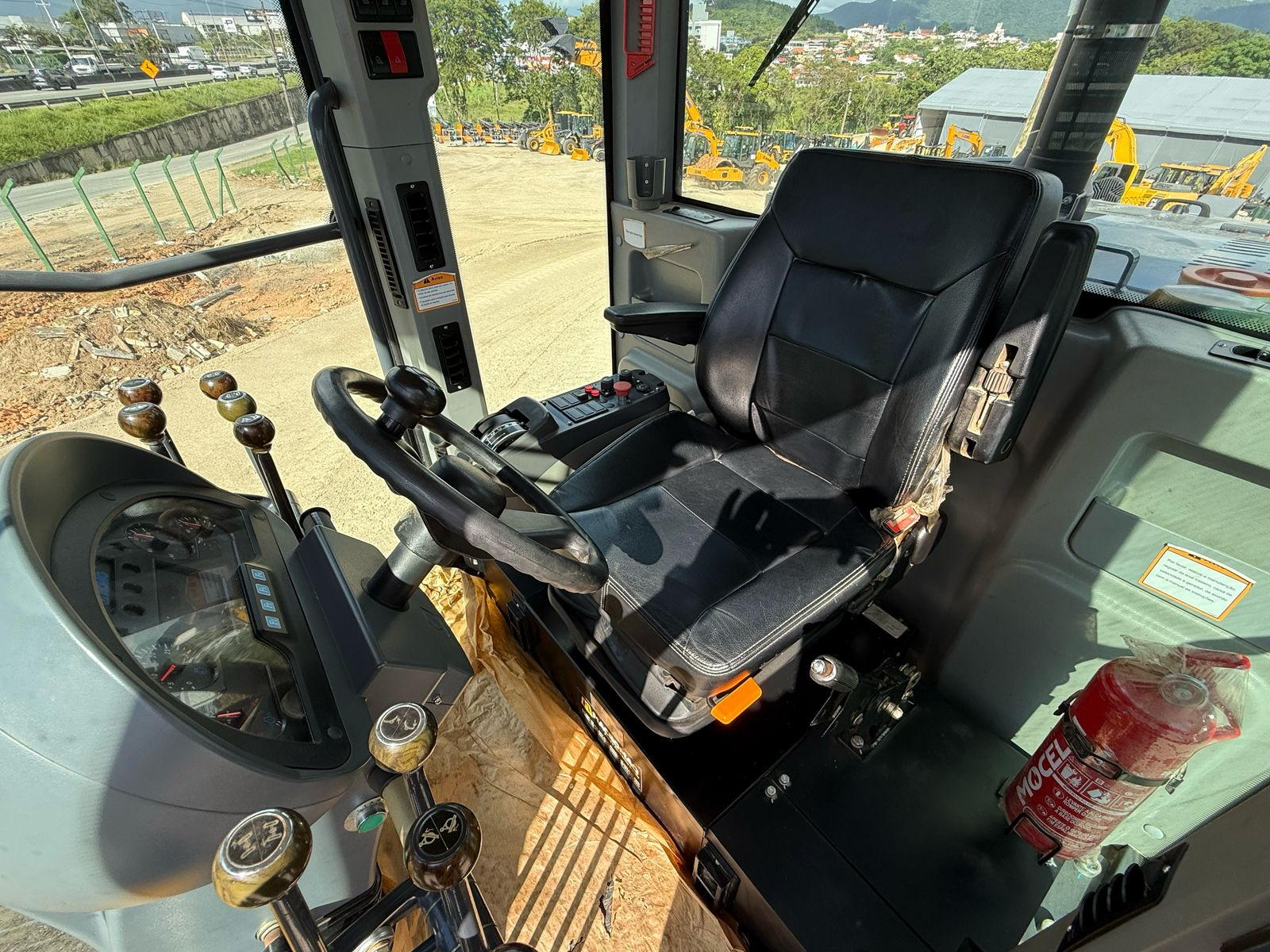 MOTONIVELADORA XCMG MODELO GR1803BR 