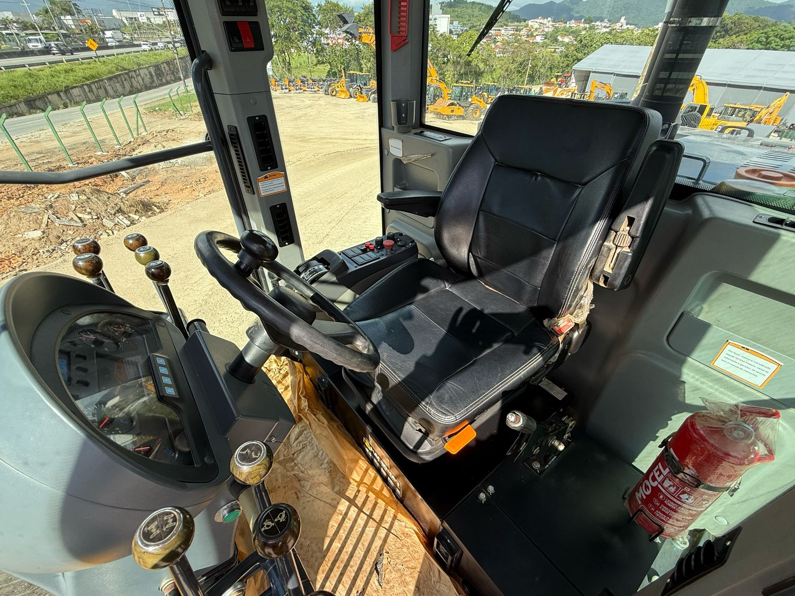 MOTONIVELADORA XCMG MODELO GR1803BR 