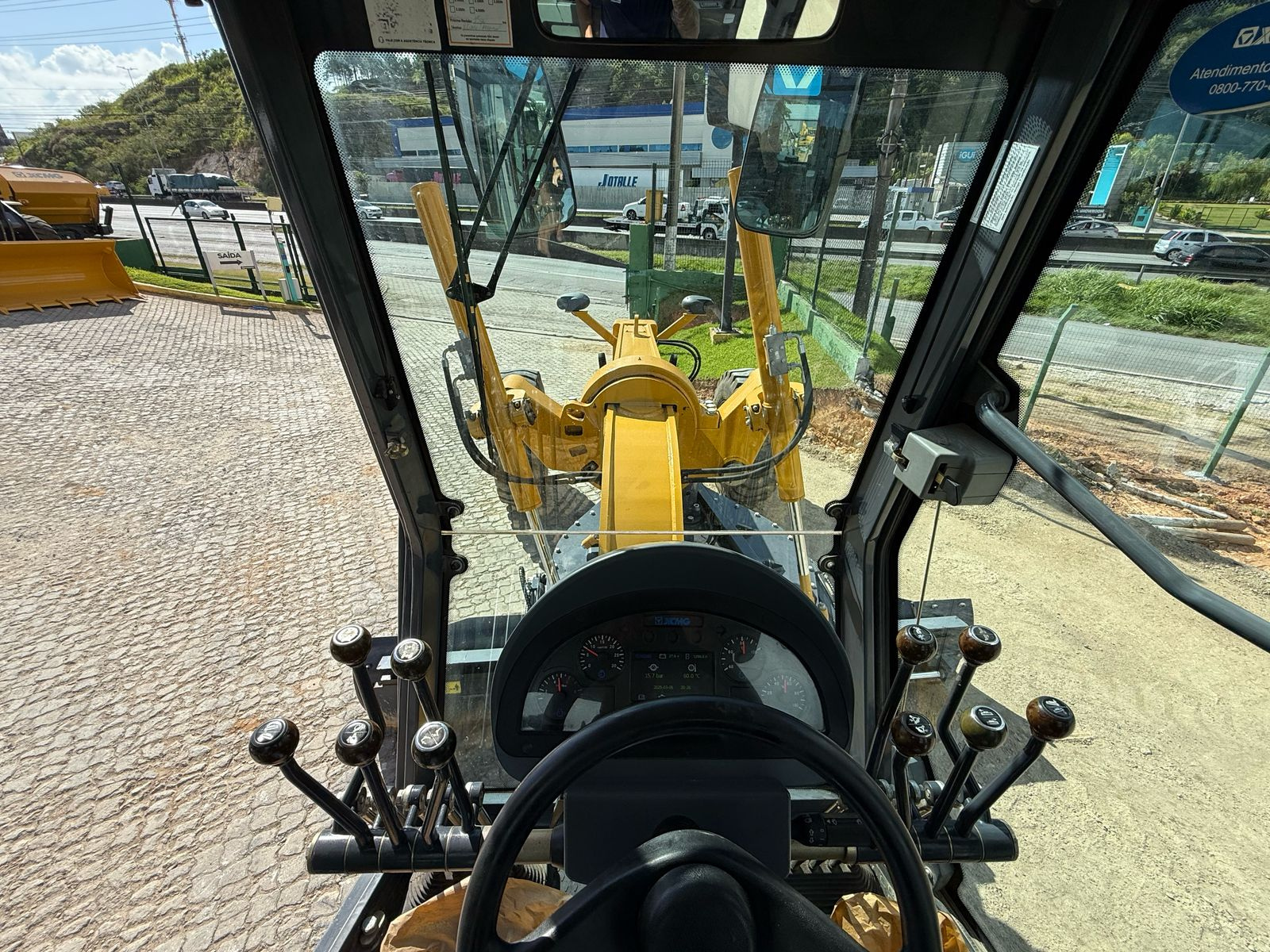 MOTONIVELADORA XCMG MODELO GR1803BR 