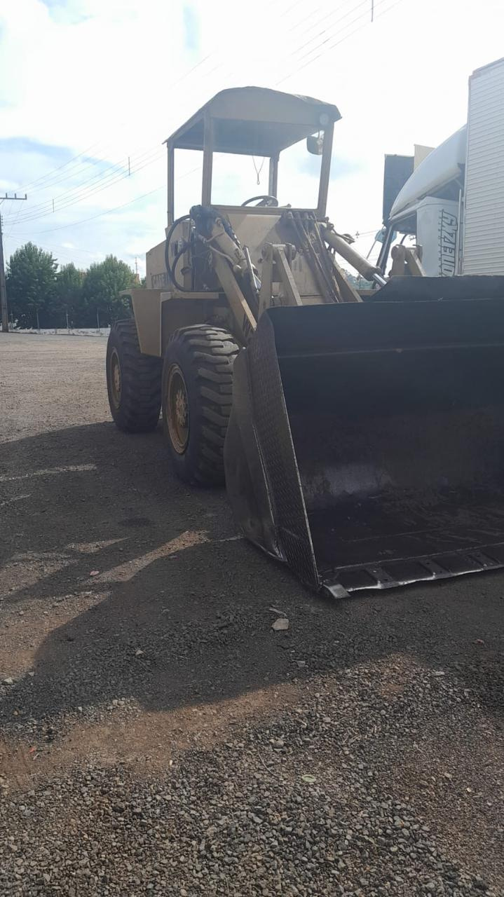 PA CARREGADEIRA CASE MODELO W20 