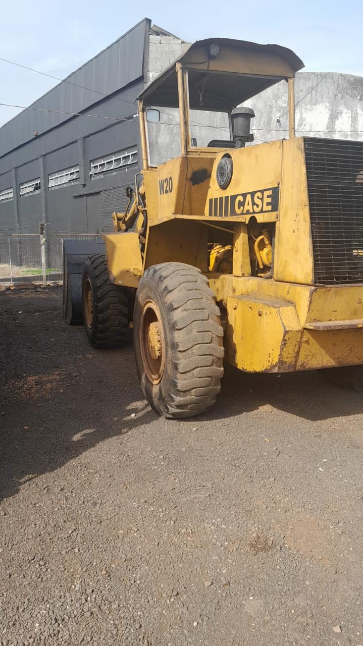 PA CARREGADEIRA CASE MODELO W20 