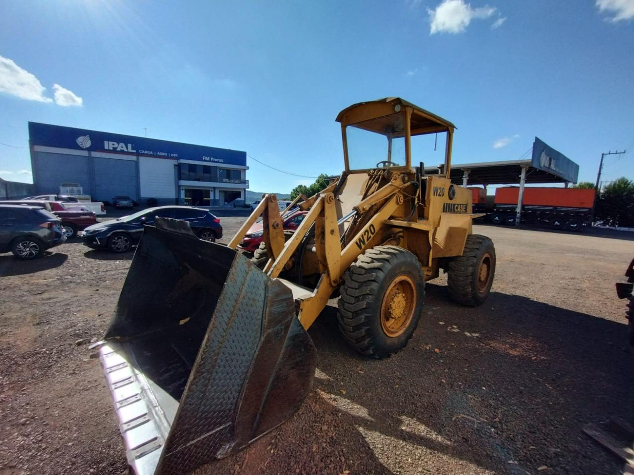 PA CARREGADEIRA CASE MODELO W20 