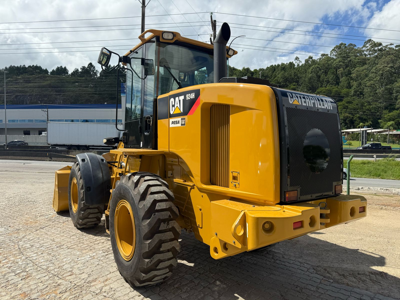 PA CARREGADEIRA CATERPILLAR MODELO 924H 