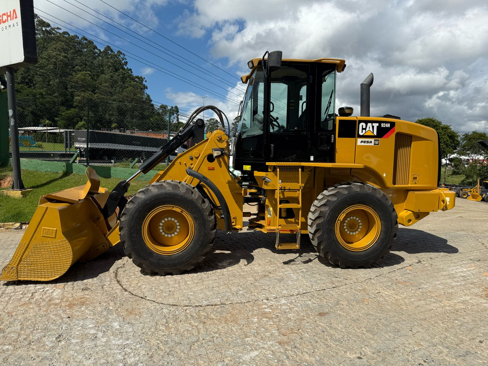 PA CARREGADEIRA CATERPILLAR MODELO 924H 