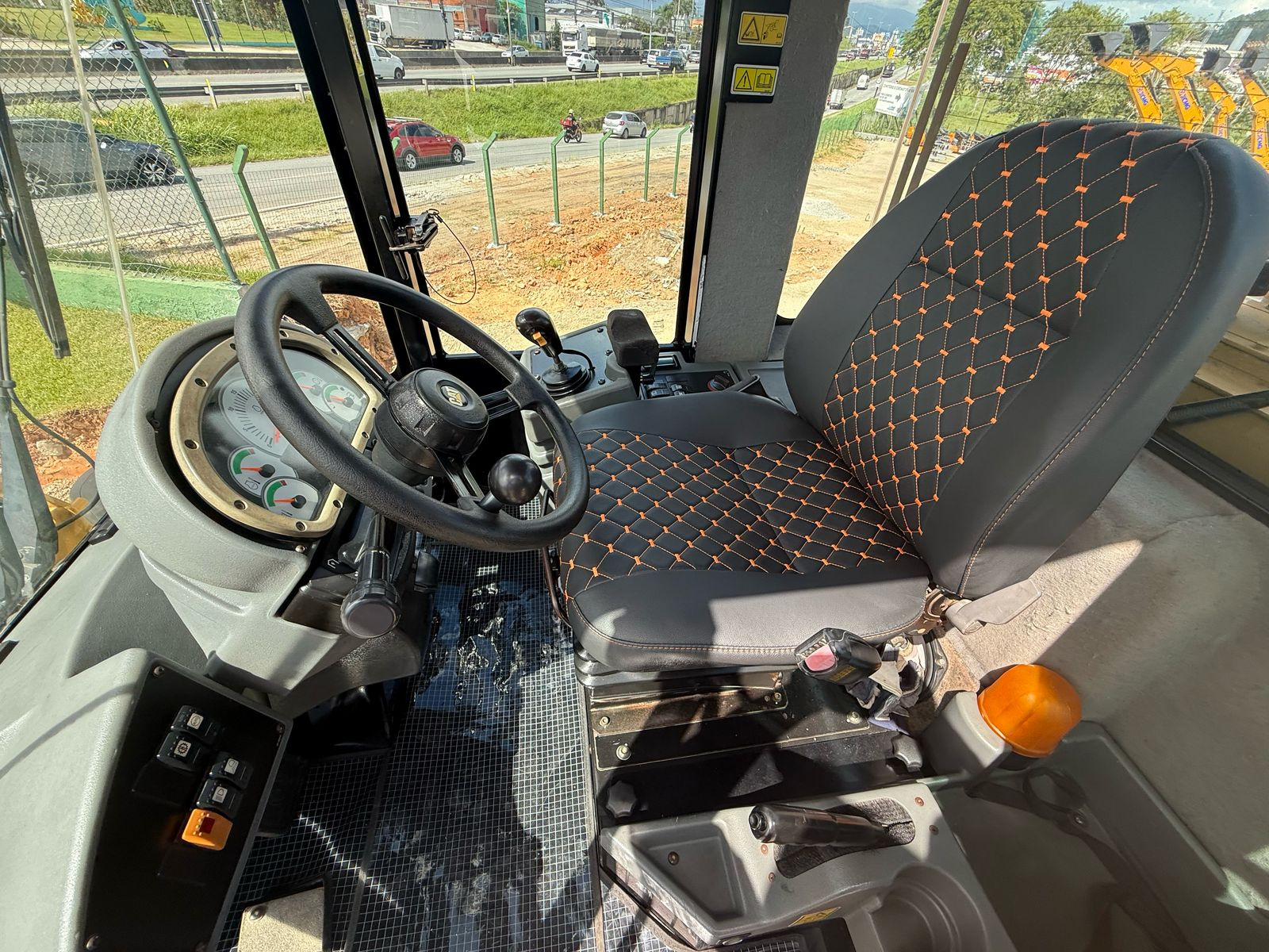 PA CARREGADEIRA CATERPILLAR MODELO 924H 