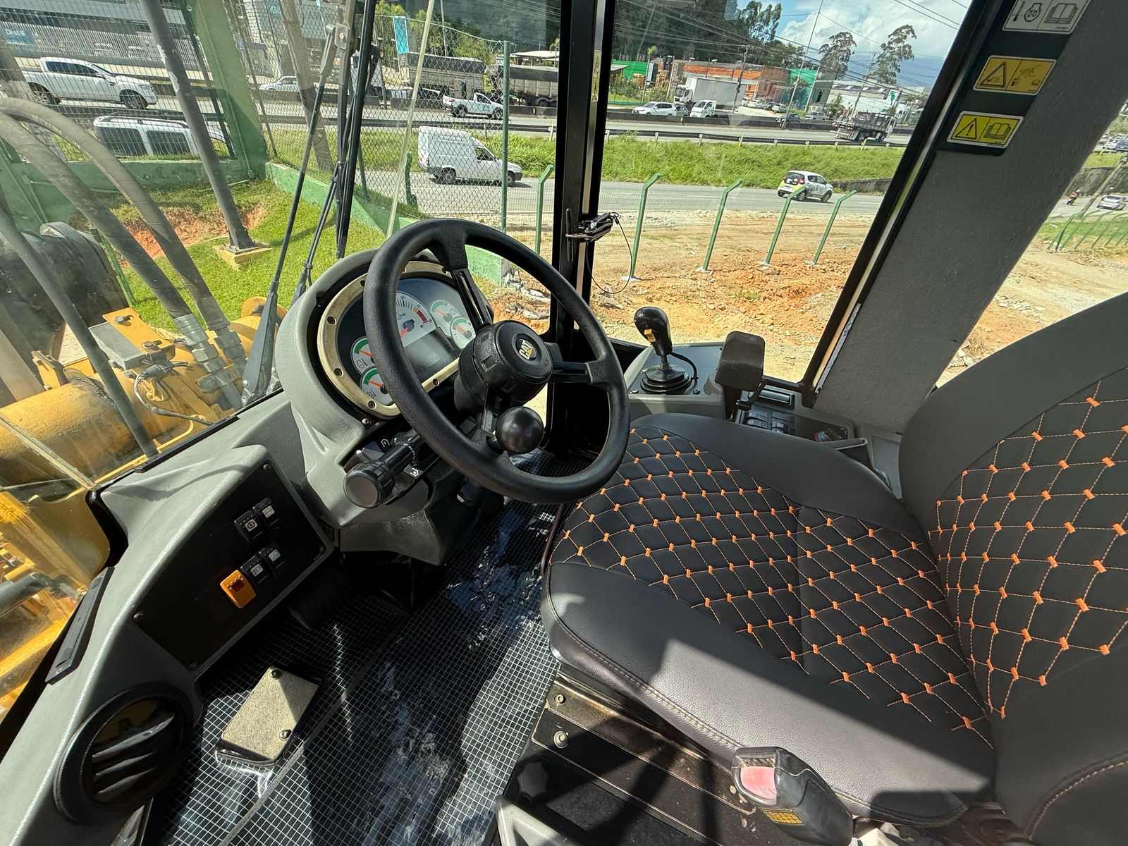 PA CARREGADEIRA CATERPILLAR MODELO 924H 