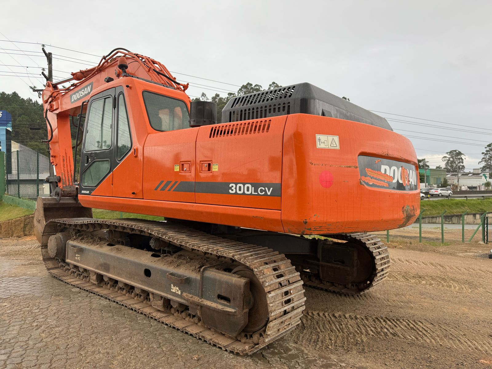 ESCAVADEIRA HODRAULICA DOOSAN MODELO 300LC 
