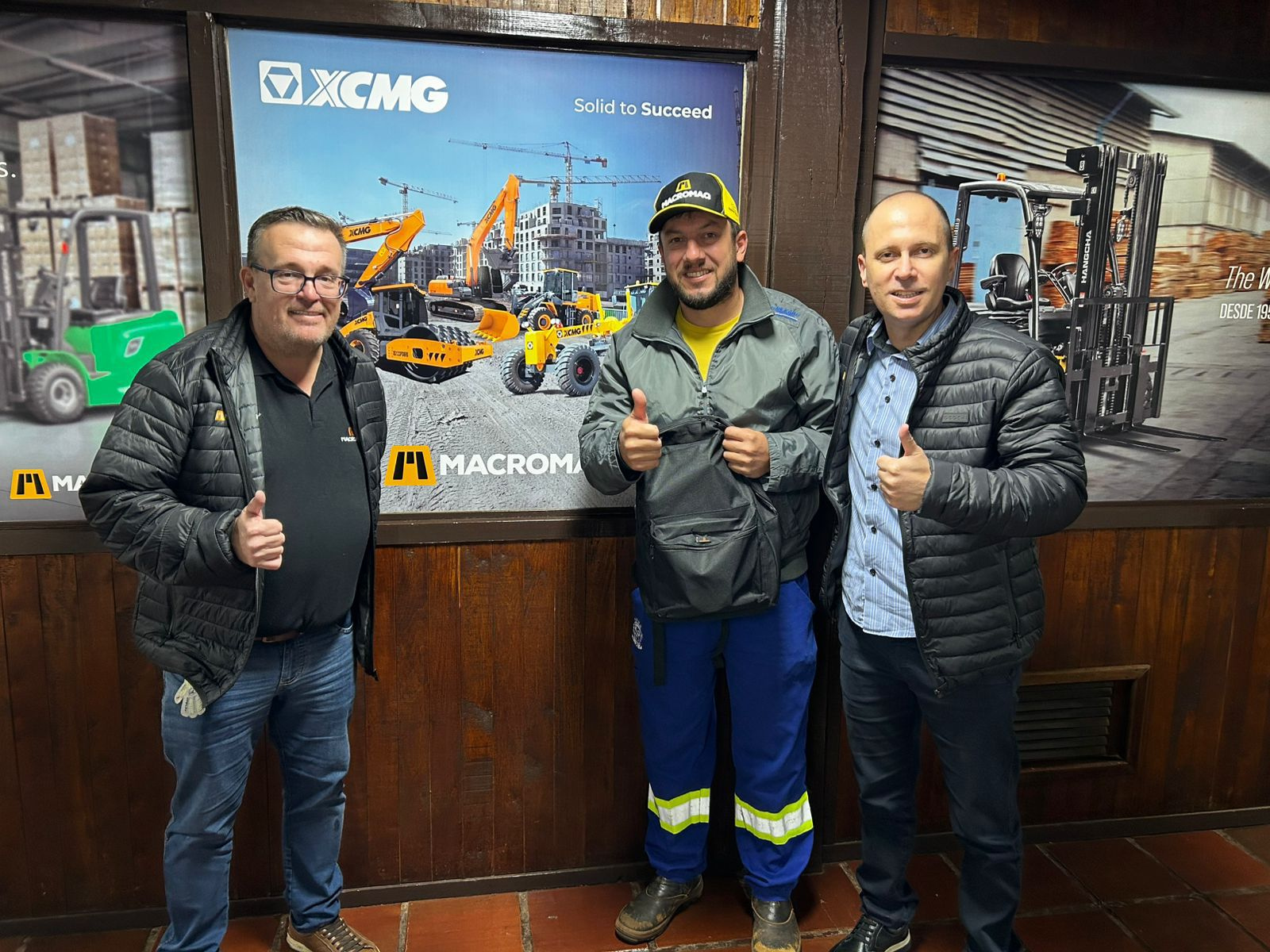 ENTREGA DE PREMIAÇÃO AOS VENCEDORES DO CONCURSO DO OPERADOR XCMG NA MACROMQ