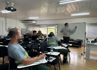 Macromaq promove treinamento de nivelamento para técnicos de empilhadeiras